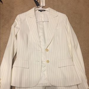 Theory nwt white pinstriped suit